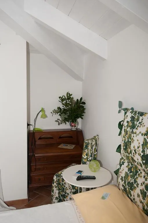 Guest House Arancia145 كيريالي 0*,  إيطاليا